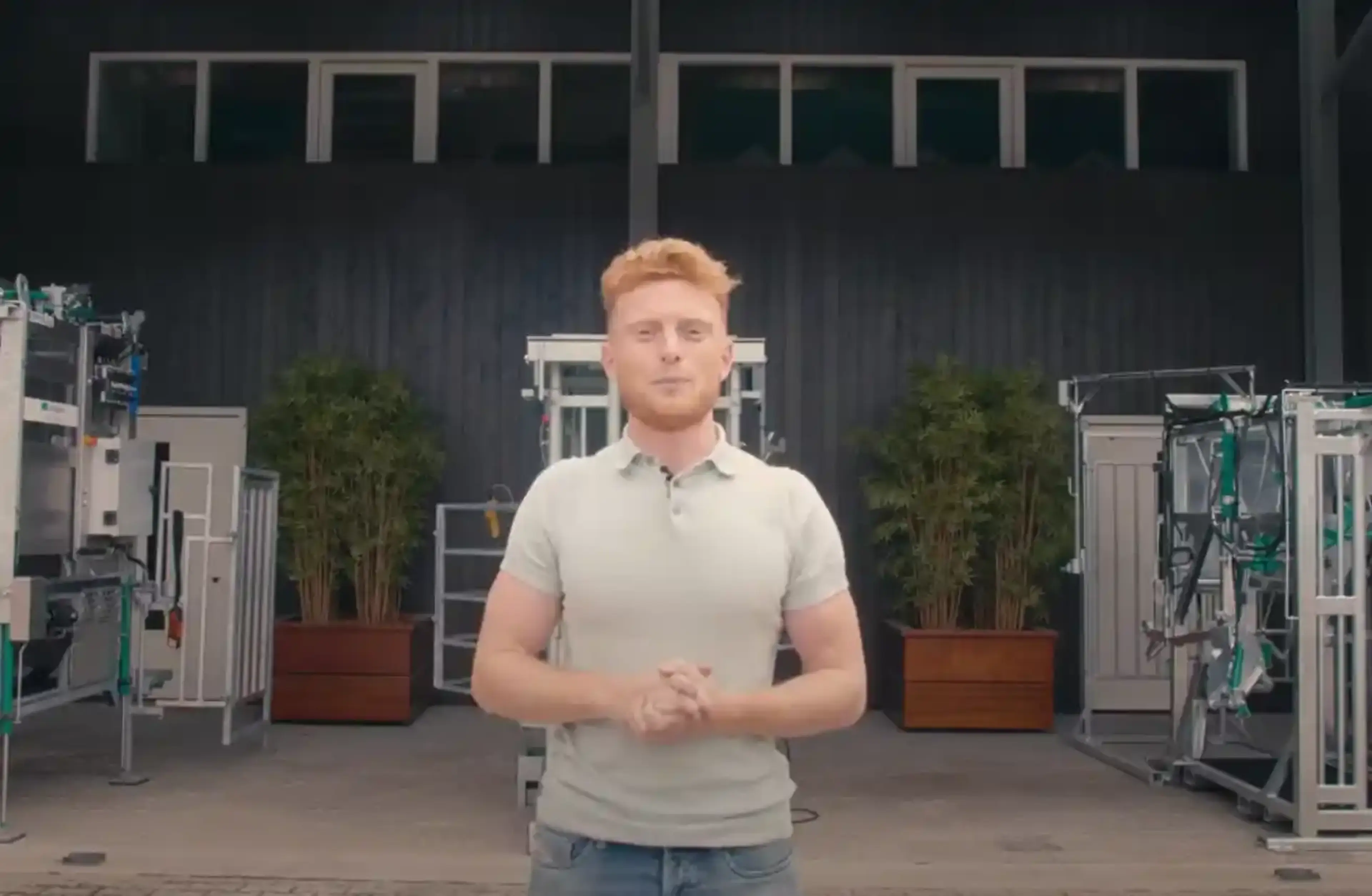 Thumbnail-comparing-hoof-trimming-chutes