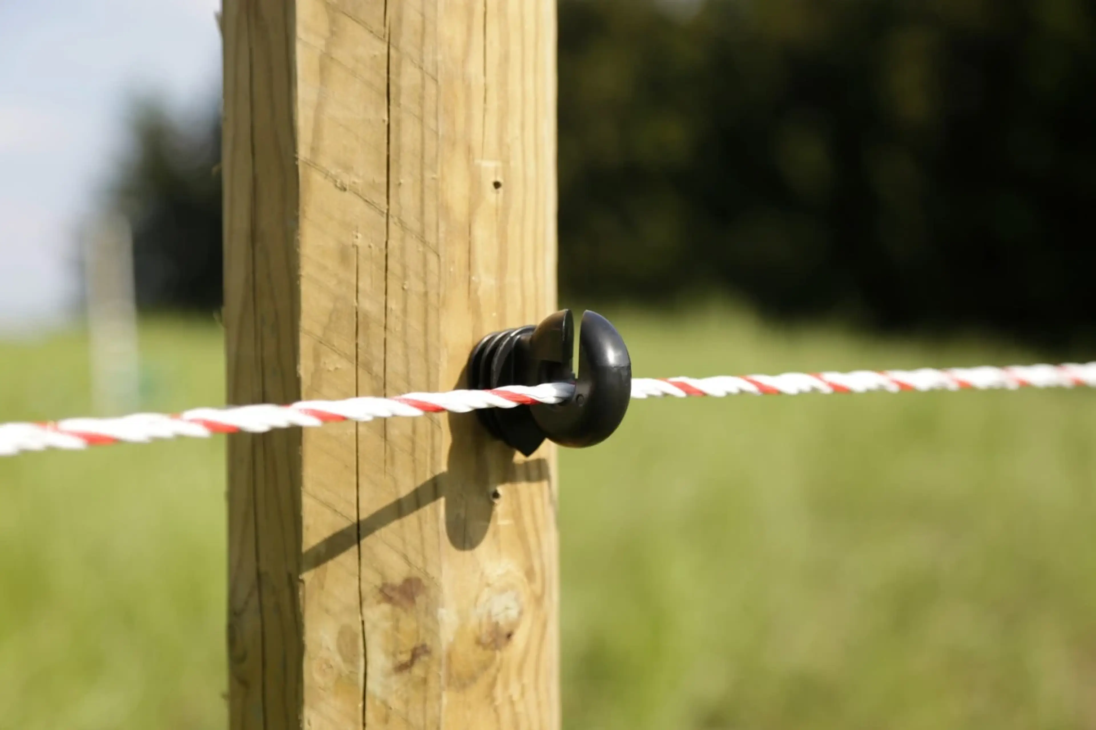 Utiliser les isolateurs adaptés