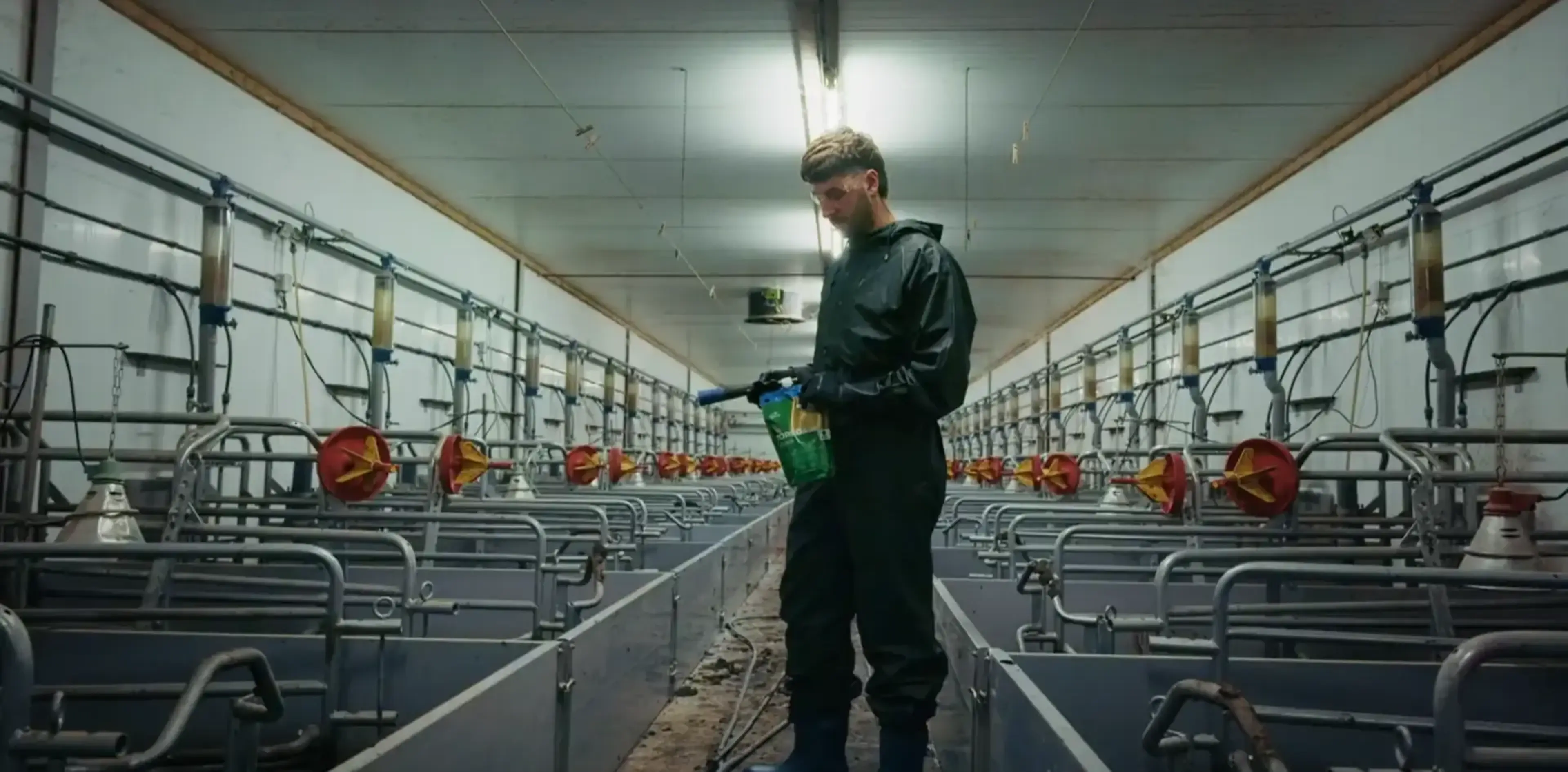 De innovatieve HyBag is de eenvoudigste manier om stallen te reinigen en desinfecteren. 