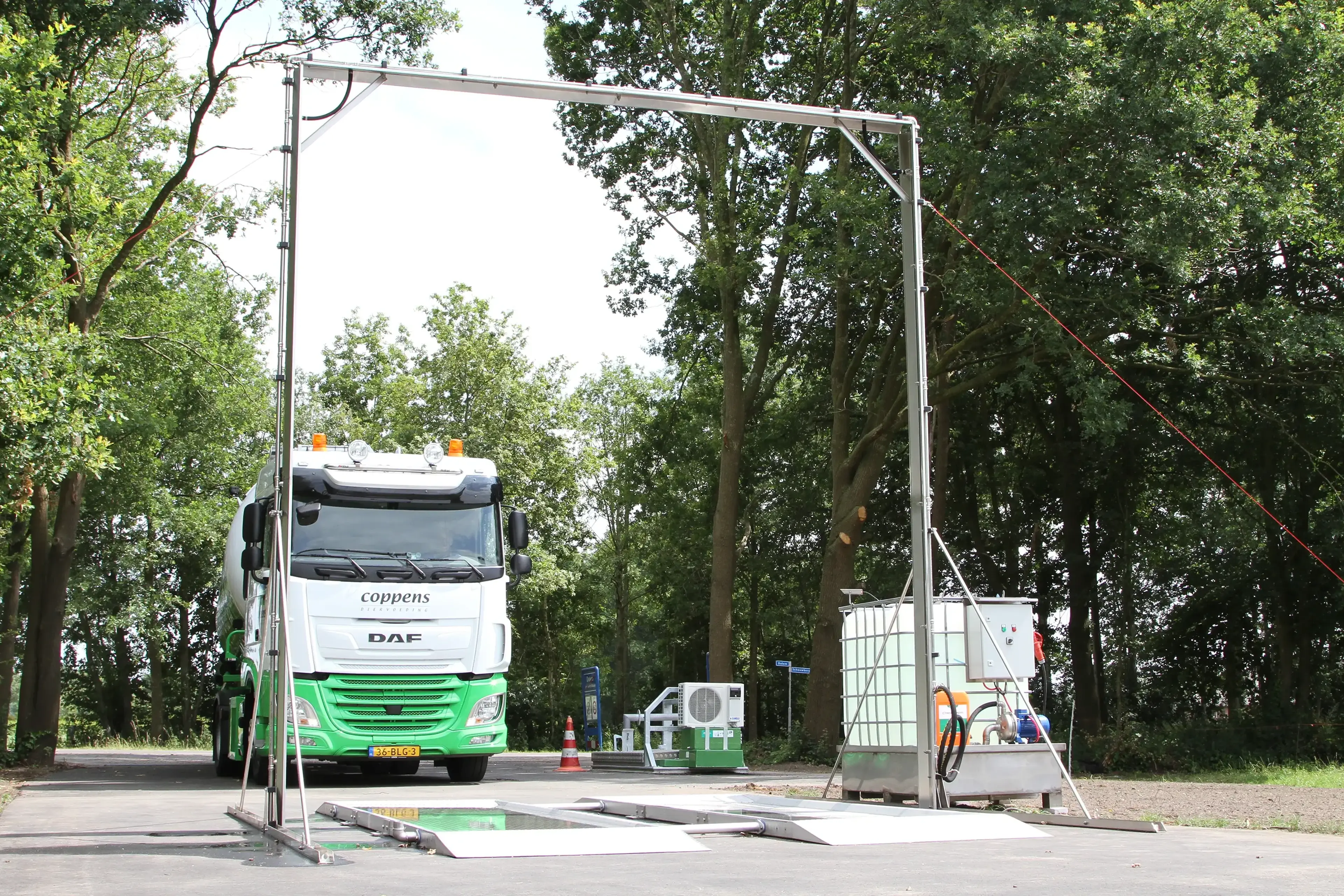 Disinfection gate for truck cleaning diseases biosecurity transport