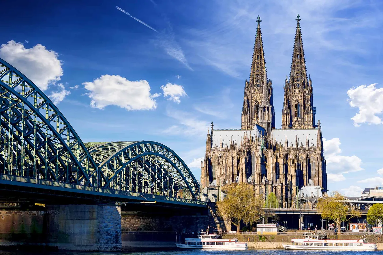 Sanitätshaus in Köln, Kölner Dom, Stadt, Rhein