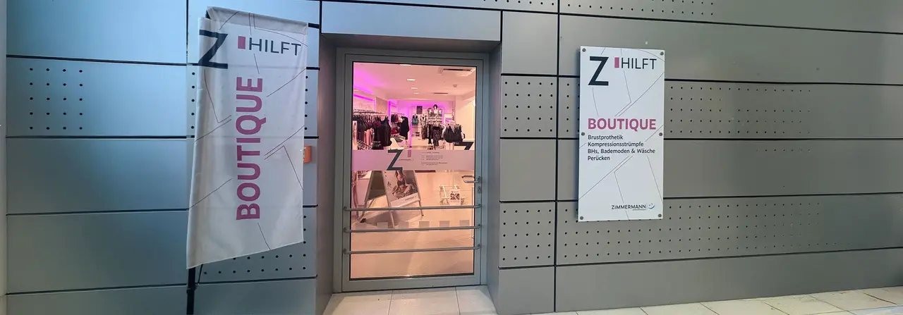 Eingangstür des Sanitätshauses Zimmermann Boutique in der Medizinischen Universität Lausitz