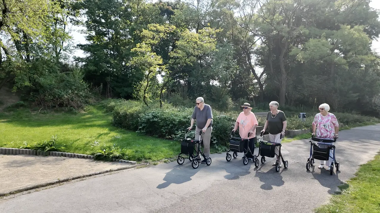 Mit dem XEON-Rollator endlich wieder mobil & selbstbestimmt 