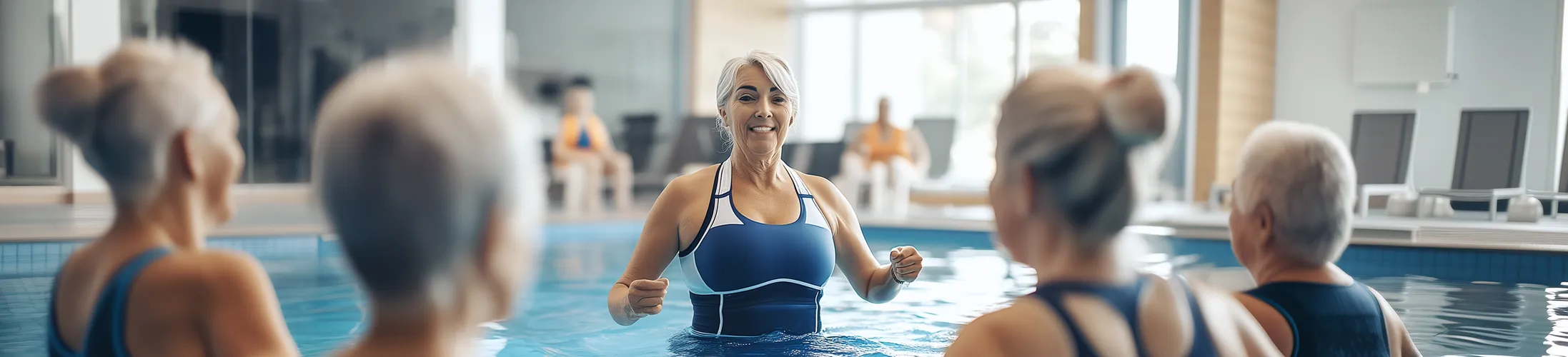 Polyneuropathie, Frauen machen Aquagymnastik, Bewegung lindert Beschwerden