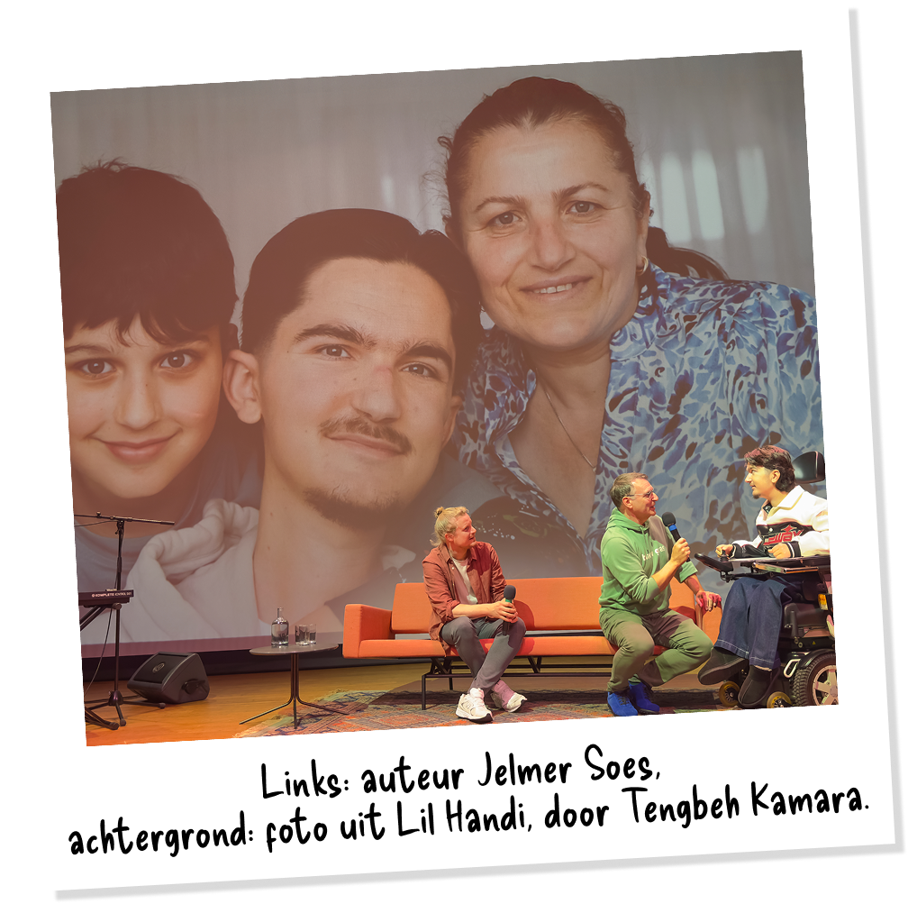 Links: auteur Jelmer Soes, achtergrond: foto uit Lil Handi, door Tengbeh-Kamara