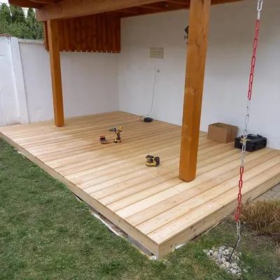 https://a.storyblok.com/f/271033/1000x1333/9331050470/holz-terrasse-laerche.webp