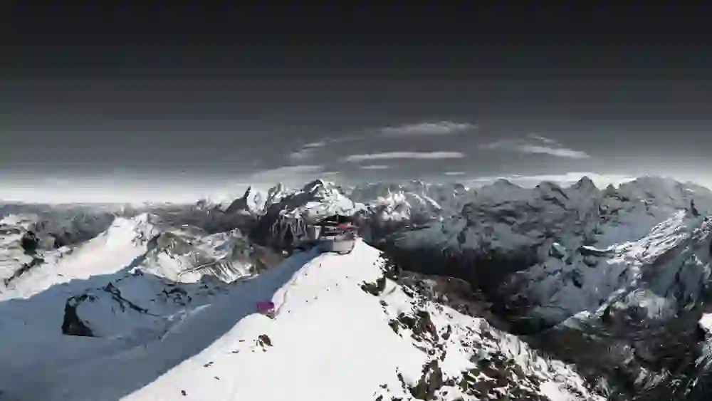 Une vue à perte de vue - l'univers hivernal des montagnes autour du Schilthorn se révèle dans toute sa majesté.