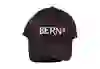 Das Bild zeigt ein Baseball Cap mit BERN-Logo in schwarz