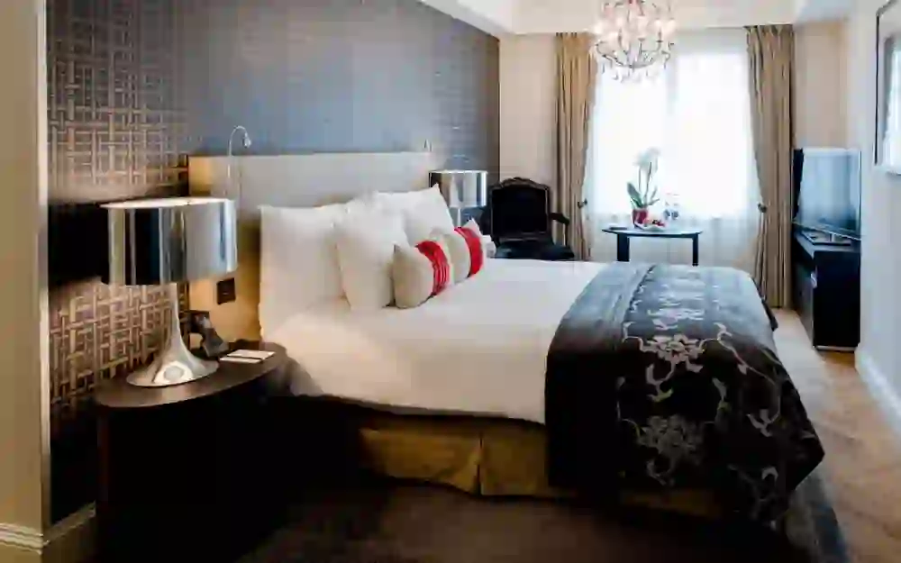 bern_hotel_schweizerhof_zimmer-bett