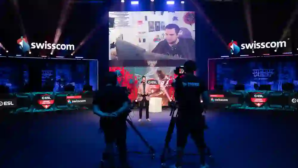 L'immagine mostra la trasmissione virtuale dell'esibizione pubblica "Hero Fest" durante la pandemia di Corona nell'area di Bernexpo.