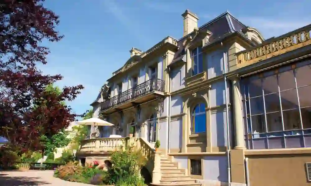 The house of the university shines in historical splendour, surrounded by lush greenery, and embodies education and elegance while offering a welcoming atmosphere for the inquisitive.