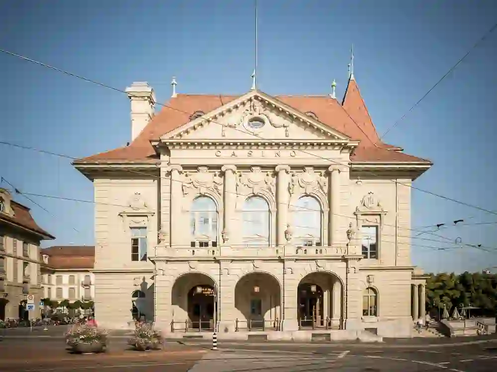 The picture shows the magnificent Casino Bern building, whose classical architecture radiates stability and cultural significance, a meeting place for social and cultural events.
