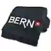 Das Bild zeigt das Produkt Badetuch mit gesticktem BERN-Logo in schwarz