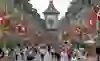 The picture shows the Grand Prix of Bern: hundreds of runners stream through the festively flagged Old Town, past the Zytglogge. Energy, joy and community fill the streets - a sporting highlight full of emotion and love for the city.