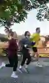 The picture shows a jogging group at the rose garden.