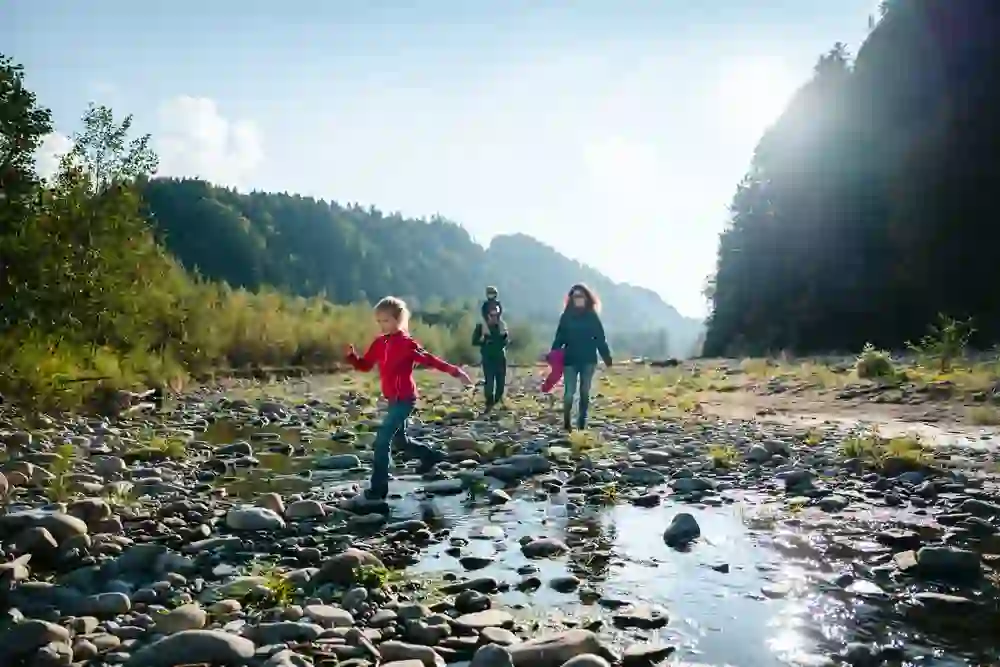 Excursions in the Gantrisch Nature Park (master builder beaver - searching for traces by the water)