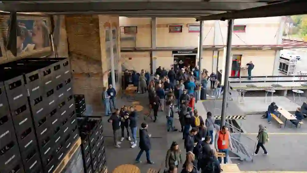 The photo shows visitors to the Bern Brewery Walk 2025