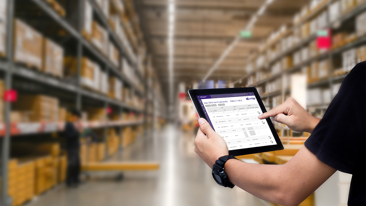 Warehouse-Management-Software-app-via-tablet