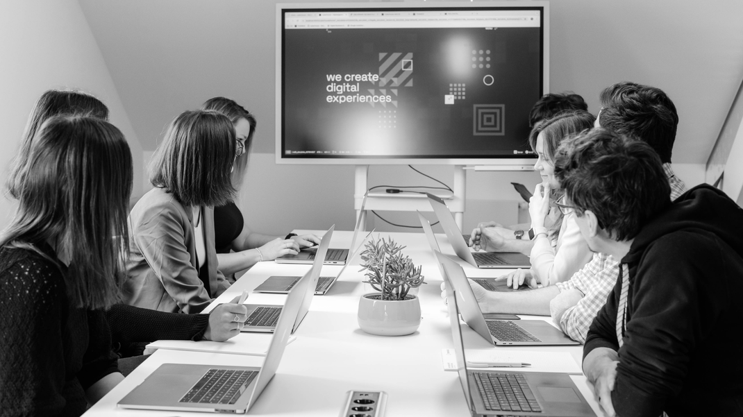 Cyberhouse Team Meeting Macbook