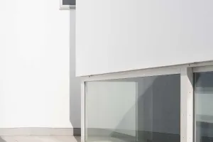 Dongqian Lake Club Houses: Close-up of white facade coated with StoColor Dryonic® facade paint