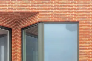 Homogene dreidimensionale Fassadengestaltung mit Sto Flachverblendern in Backsteinoptik