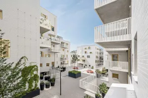 Stadtquartier Rivus Vivere, Außenaufnahme weiße Klinkerfassaden.