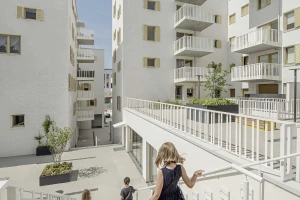Außenaufnahme Stadtquartier Rivus Vivere, weiße StoBrick Klinkerfassaden
