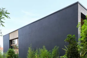 Einfamilienhaus „La Nera“ – schwarze Box auf dem Land, StoTherm Classic, StoSignature Struktur: Rau 1 + Effekt: Coatong 10