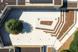 Neubau Sekundarschule in Massy, Freiraumgestaltung von oben, Luftbild. 