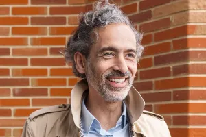 Portrait Shaya Fallahi, Architekt und Partner bei VMX Architects