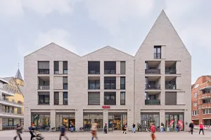 Wohn- und Geschäftsgebäude Neue Mitte Porz, gedämmte Klinkerfassade von Sto