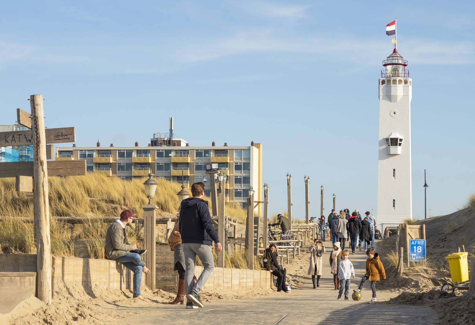 Paseo hacia el faro en Noordwijkerhout en Noordwijk aan Zee