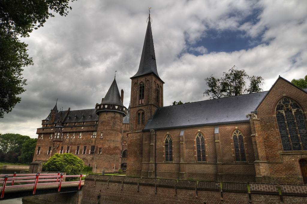 Bicycle Adventure: Discovering De Haar Castle from Utrecht