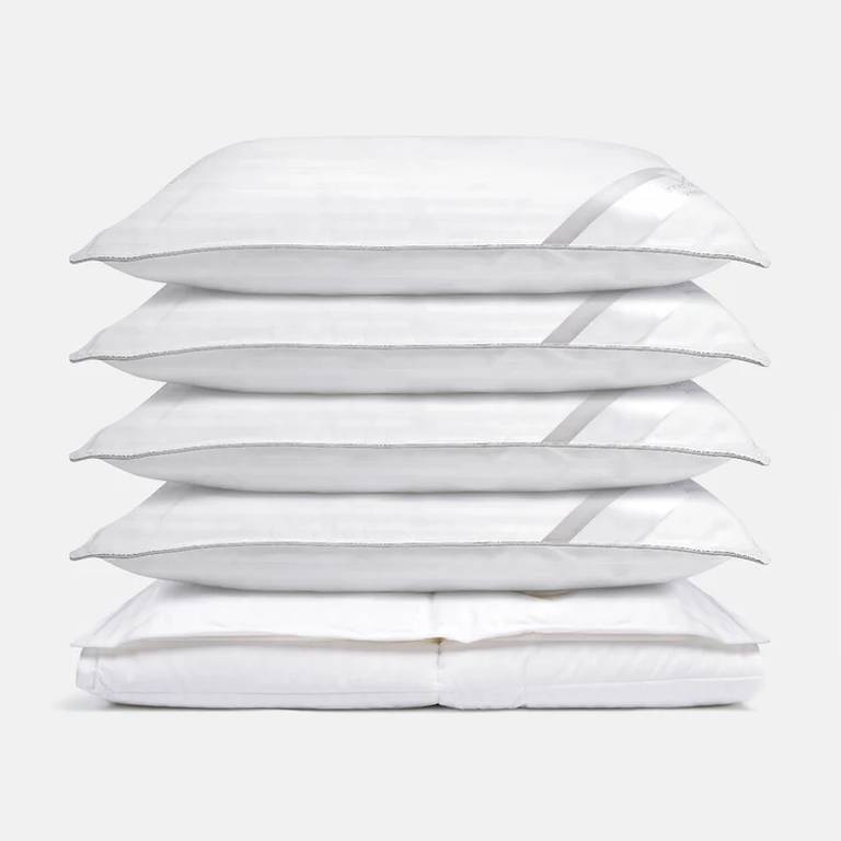 1 Tweepersoonsdekbed 240x220 + 4 hoofdkussens