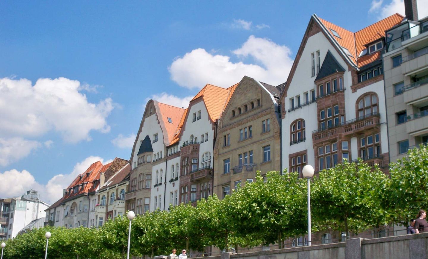 Eine Häuserreihe in Düsseldorf
