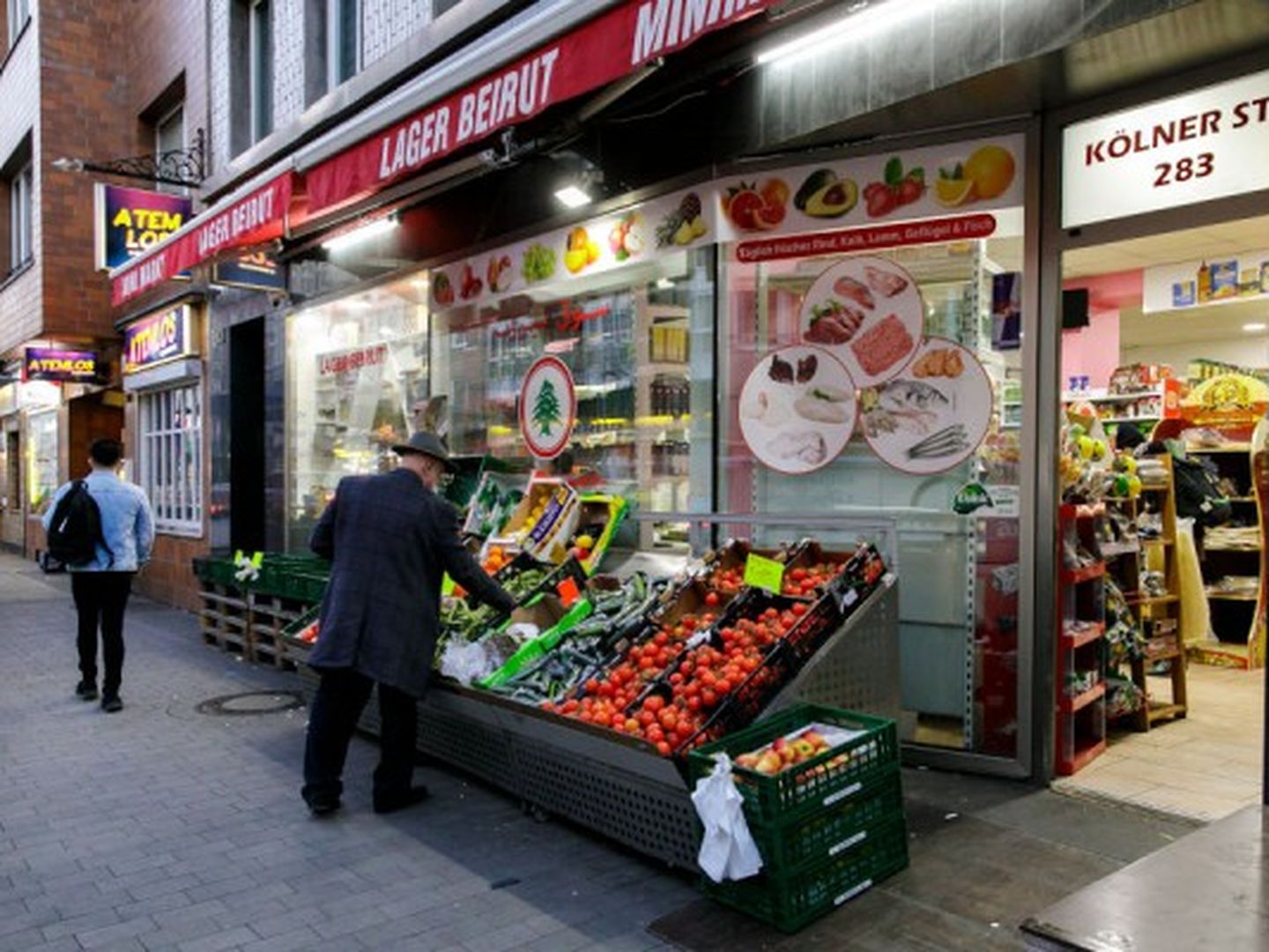 Ein Gemüseladen auf der Kölner Straße in Oberbilk © Ulrik Eichentopf