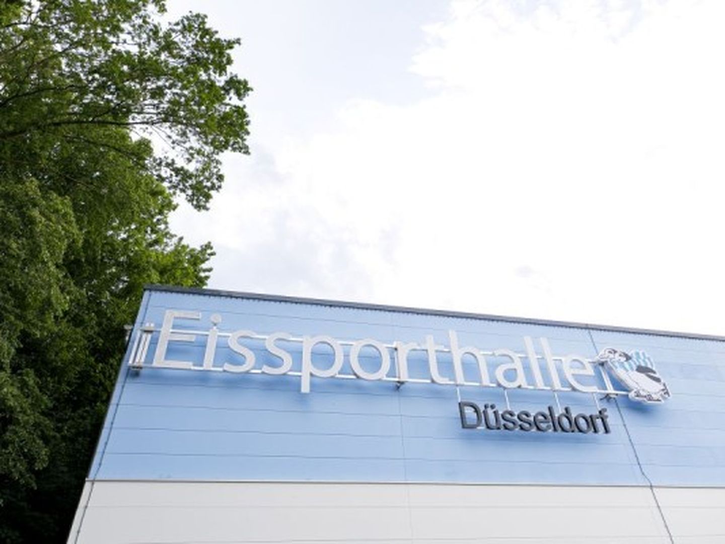 Die Eissporthalle in Düsseldorf Benrath.