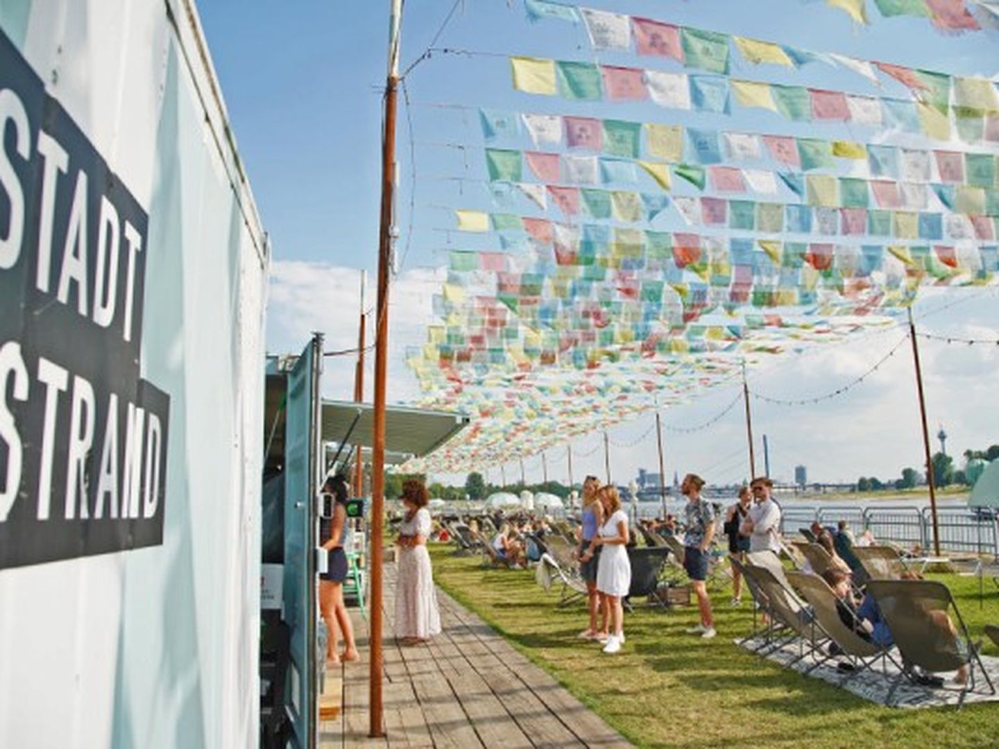 Stadtstrand am Robert-Lehr-Ufer © Stadtstrand Düsseldorf GmbH