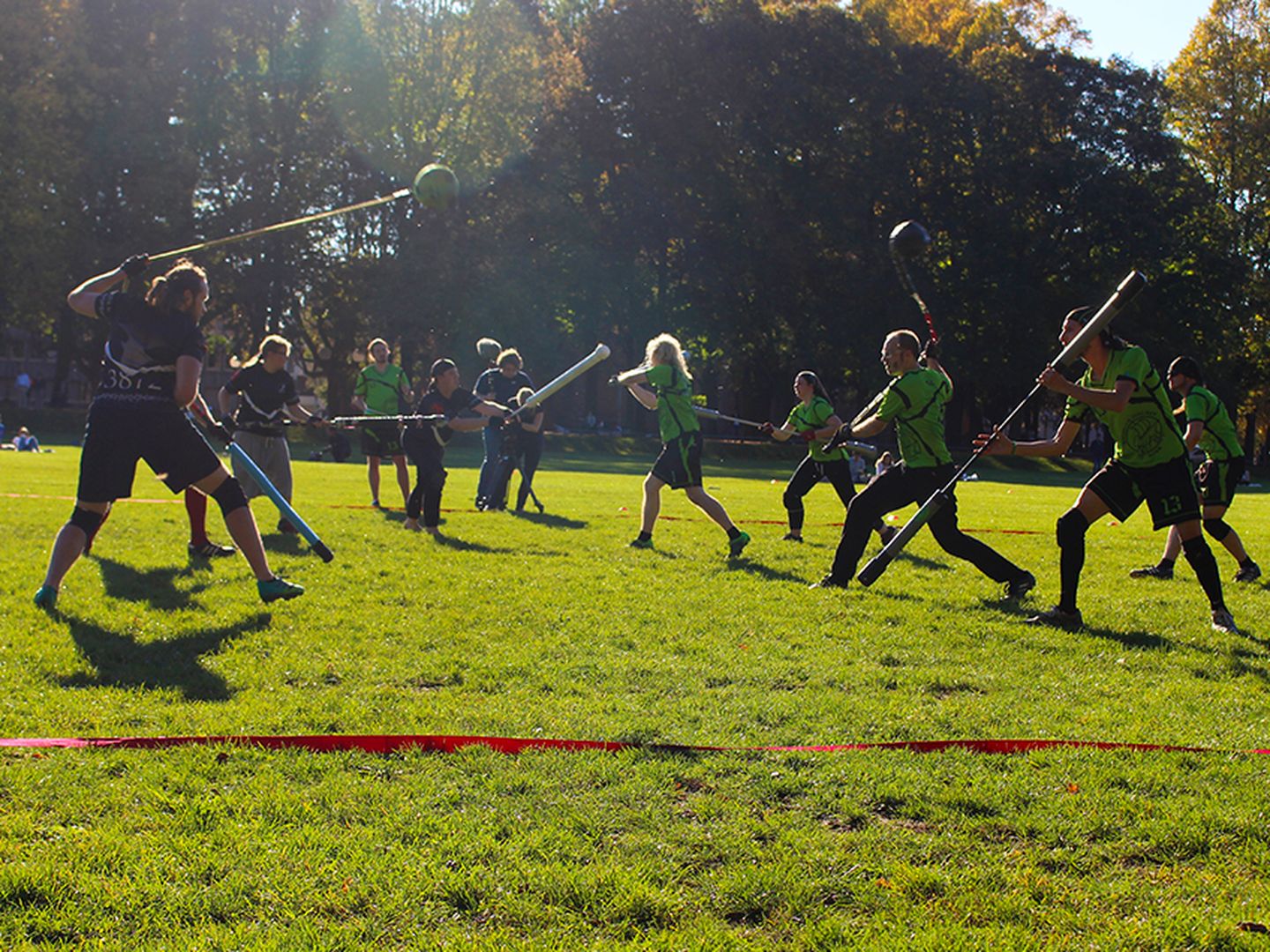 Die Polsterung der Pompfen sorgt dafür, dass sich beim Jugger niemand verletzt.