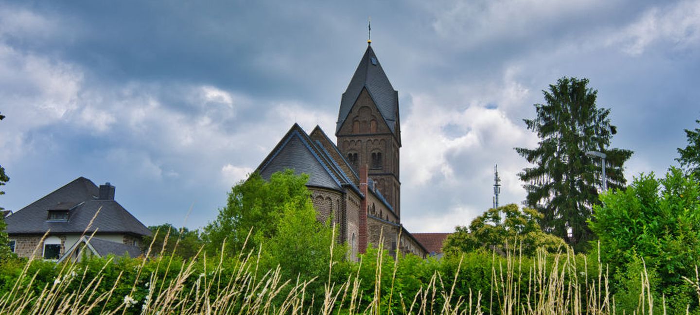 Kirche aus Backsteinen in Düsseldorf Angermund