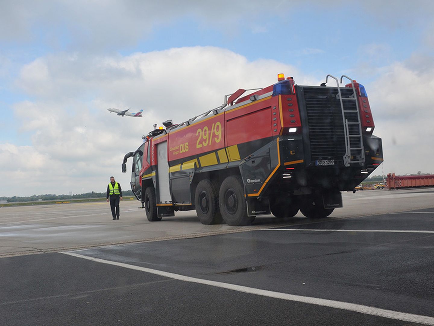 Bereit für den Dienst am Flughafen der Landeshauptstadt – der „Panther“ mit der Kennung 29/9.