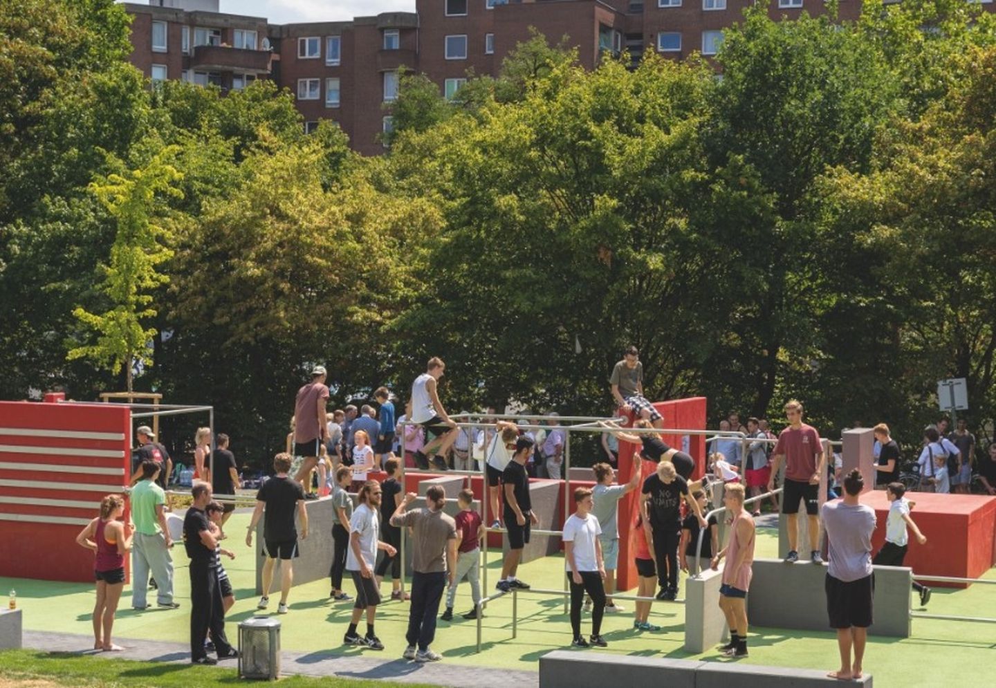 Belebte Parkour-Fläche in Düsseldorf Garath