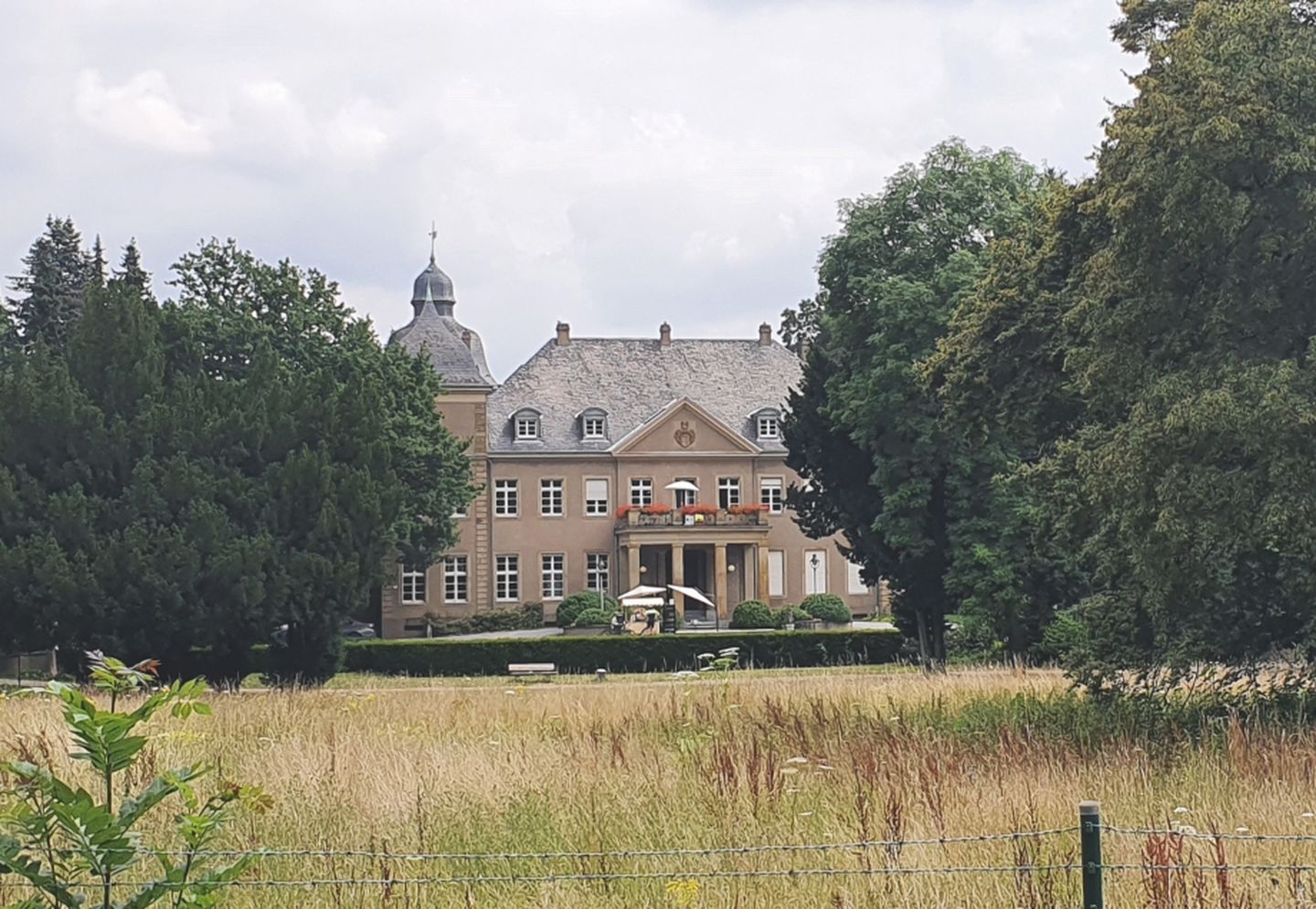 Düsseldorfer Schloss Garath im Sommer