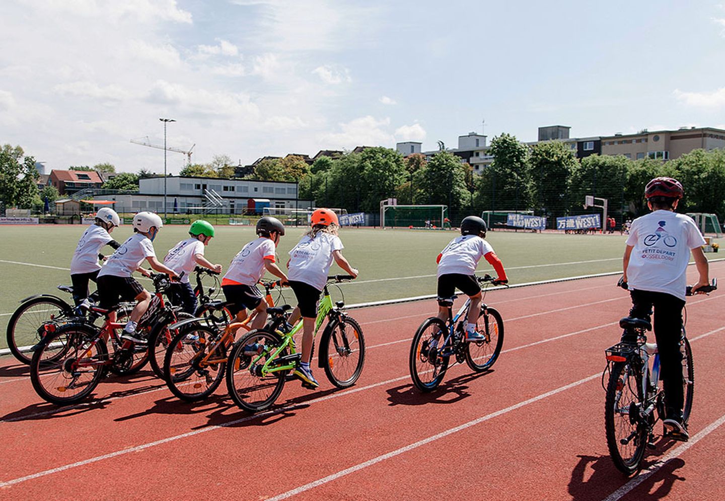 Beim Startschuss des Petit Départ gibt der Düsseldorfer Nachwuchs alles für das große Ziel: das Finale beim Gand Départ.