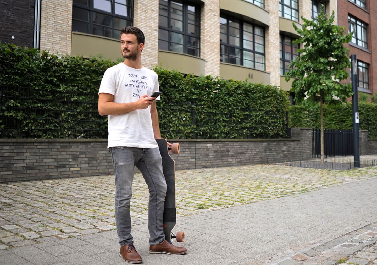 Das Smartphone in der Hand ersetzt heute vielfach die alte Straßenkarte. Doch es kann noch viel mehr, als nur navigieren