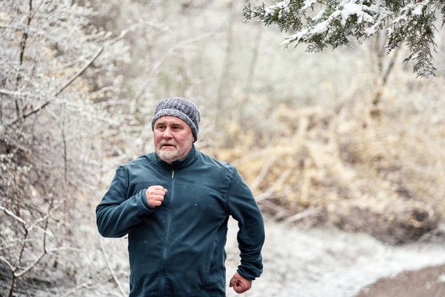 man-exercising-winter