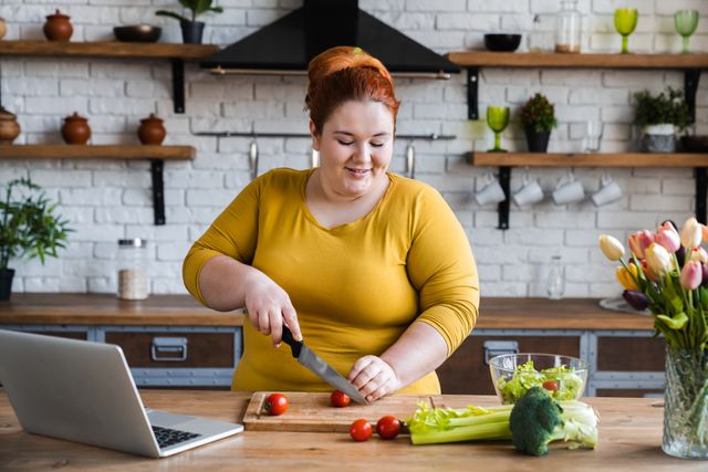 woman-chopping-veg