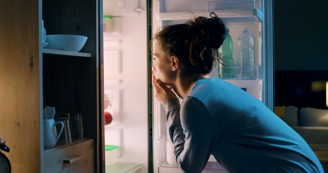 open-fridge-at-night-food-noise