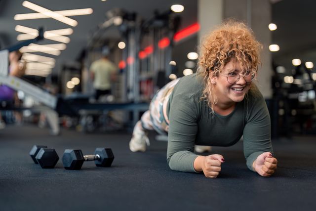 woman doing planks