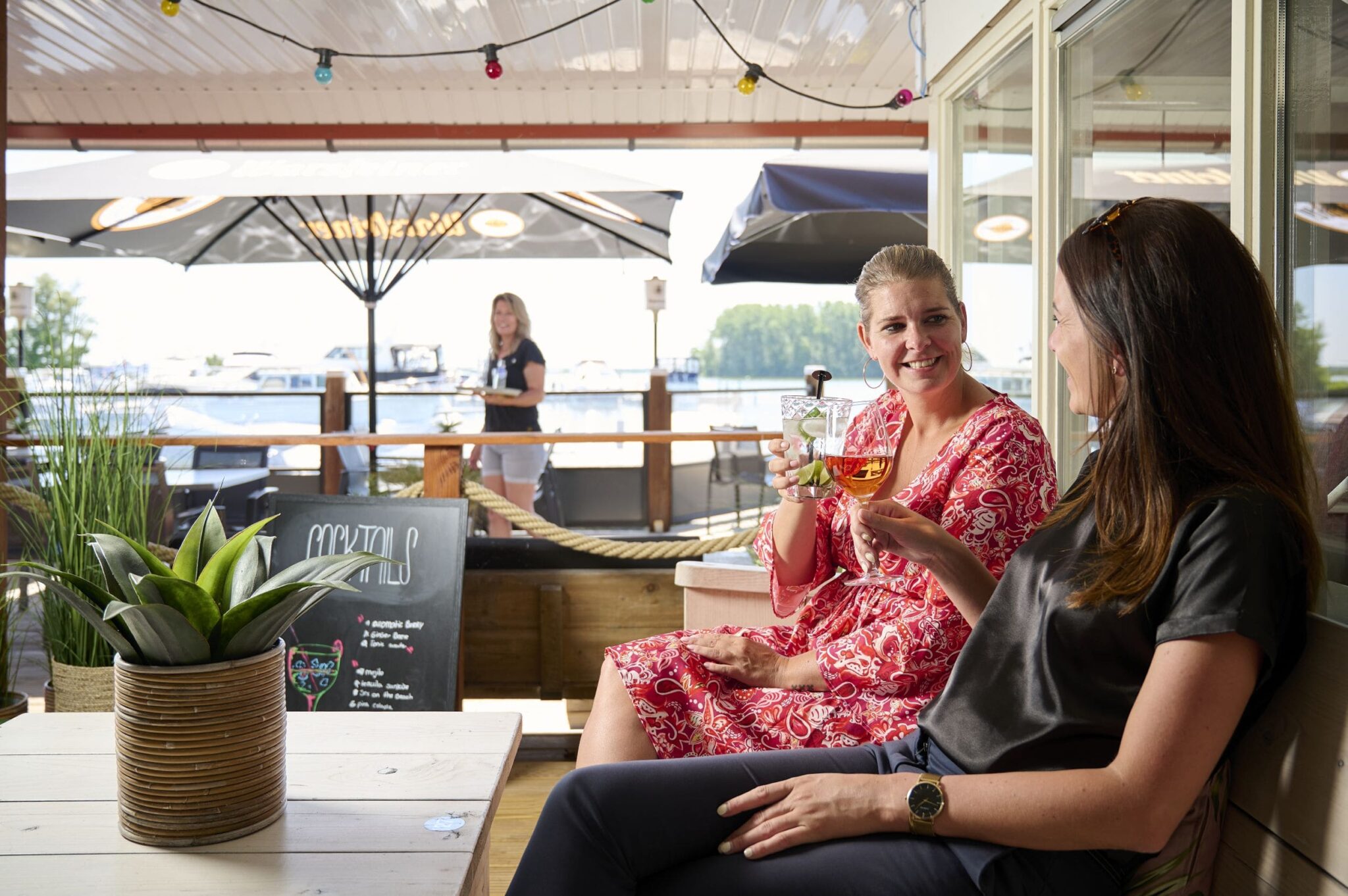 Restaurant direct gelegen aan de jachthaven.